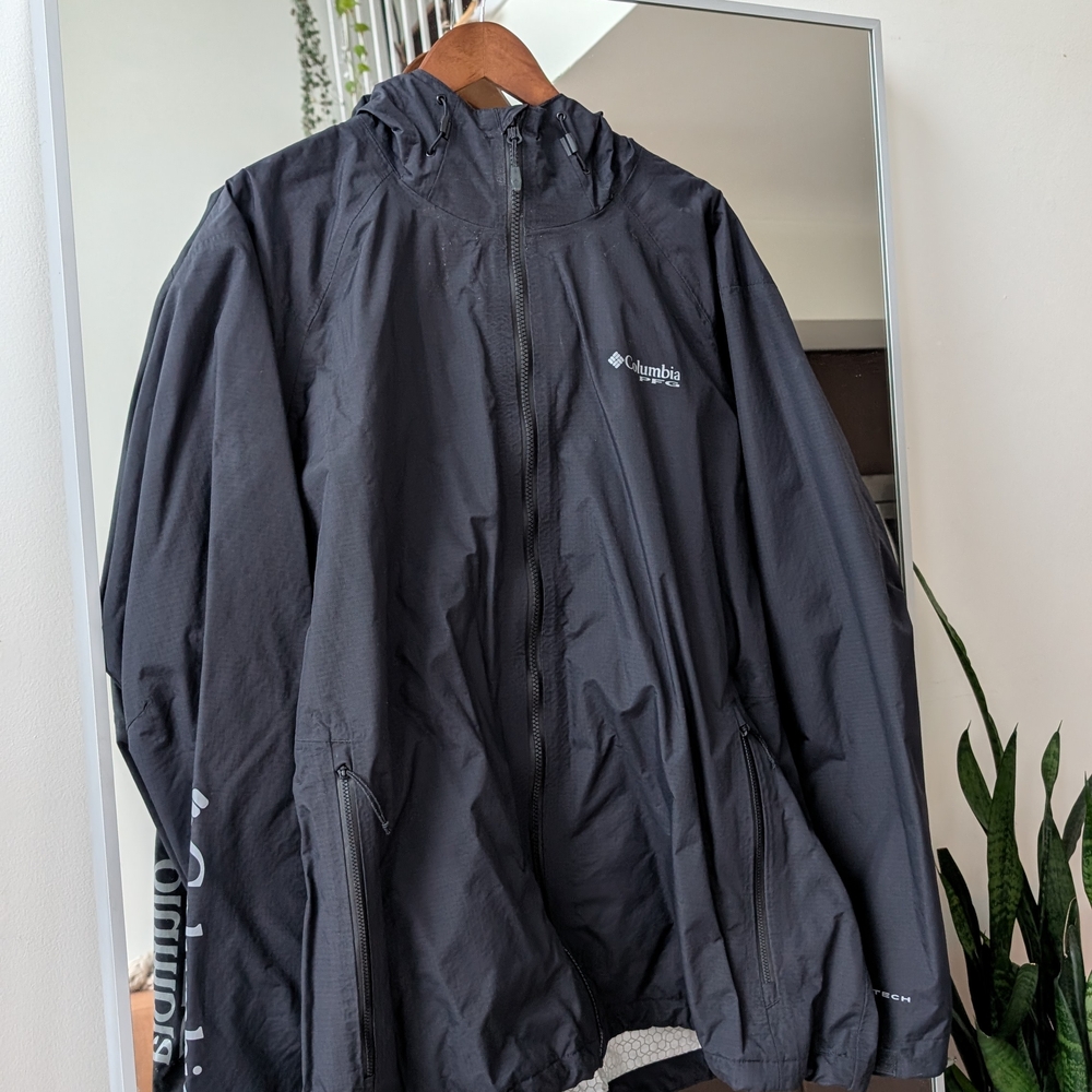 Columbia Men's Black Raincoat